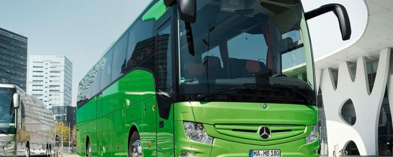 Mercedes lança ônibus que freia automaticamente para evitar atropelamentos