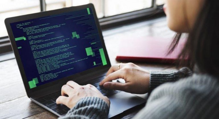 Protagonismo feminino na tecnologia em pauta na Fábrica do Futuro