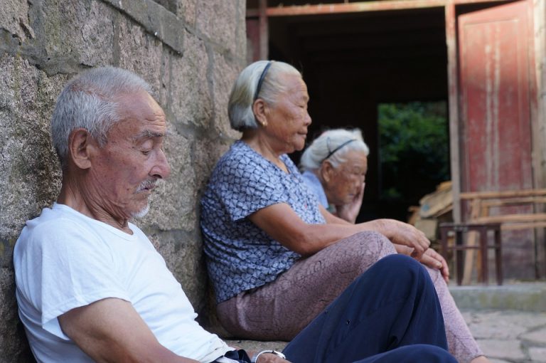 Envelhecimento acelerado preocupa as principais economias da Ásia - a cidade chinesa Rugao tem número recorde de 440 pessoas com cem anos ou mais.