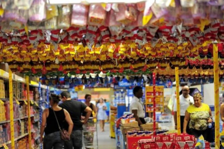 Pesquisa diz que 72% dos brasileiros devem ir às compras na Páscoa