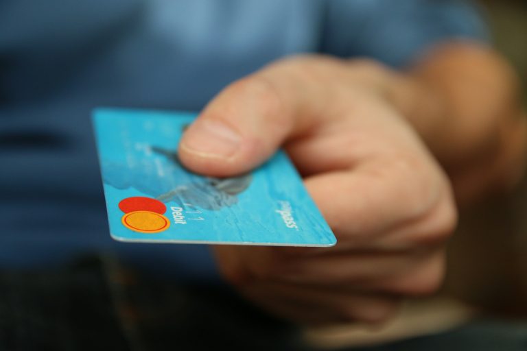 Cresce o número de compras realizadas com cartões