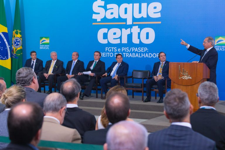 Saque de contas ativas e inativas do FGTS será anual