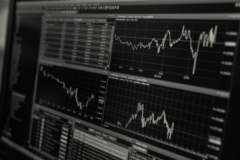 Previsão de crescimento da economia sobe para 0,87%