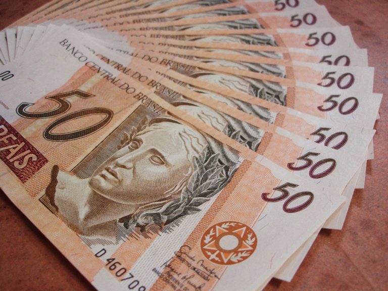 Com Selic em queda, poupança pode passar a render menos que a inflação