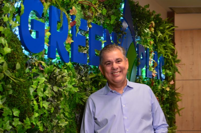 José Roberto Colnaghi, da Greenplac, recebe prêmio Gran Colar do Mérito Industrial