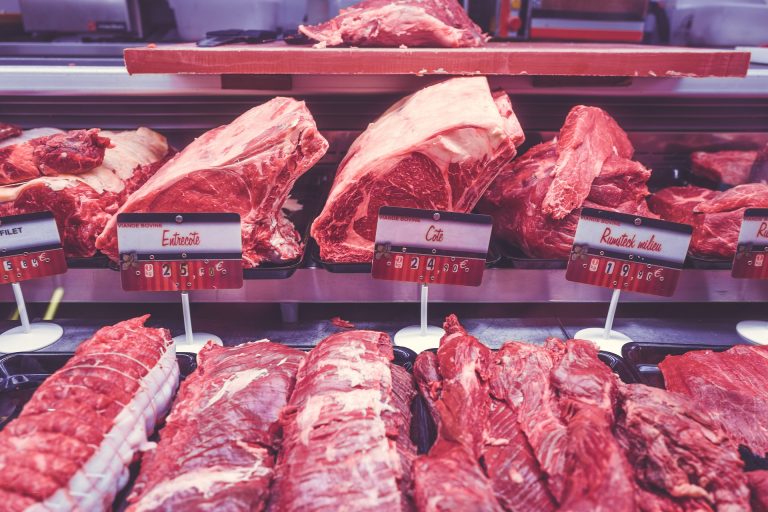 Alta do preço das carnes puxa inflação em novembro no país