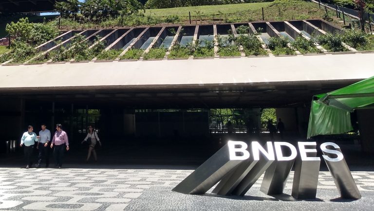 Venda de participações de estatais deve dar novo impulso à arrecadação