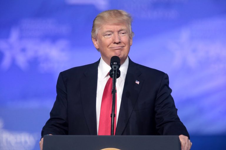 Forte divisão marca início de julgamento do impeachment de Donald Trump