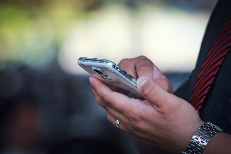 Serasa Ensina alerta o consumidor sobre como evitar golpes na internet durante pandemia