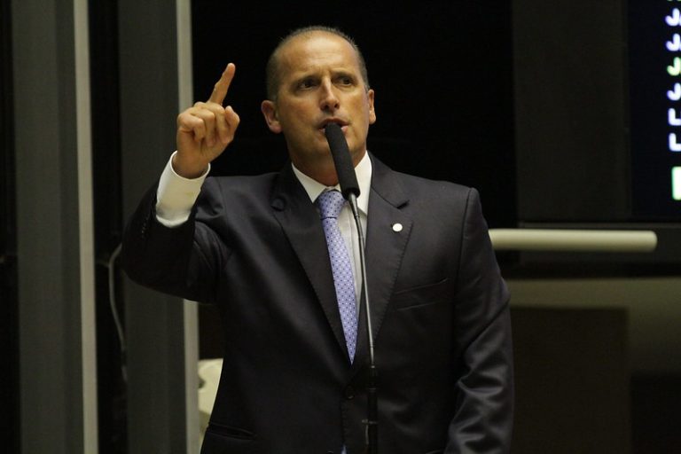 Onyx Lorenzoni diz que mães menores de idade receberão auxílio emergencial