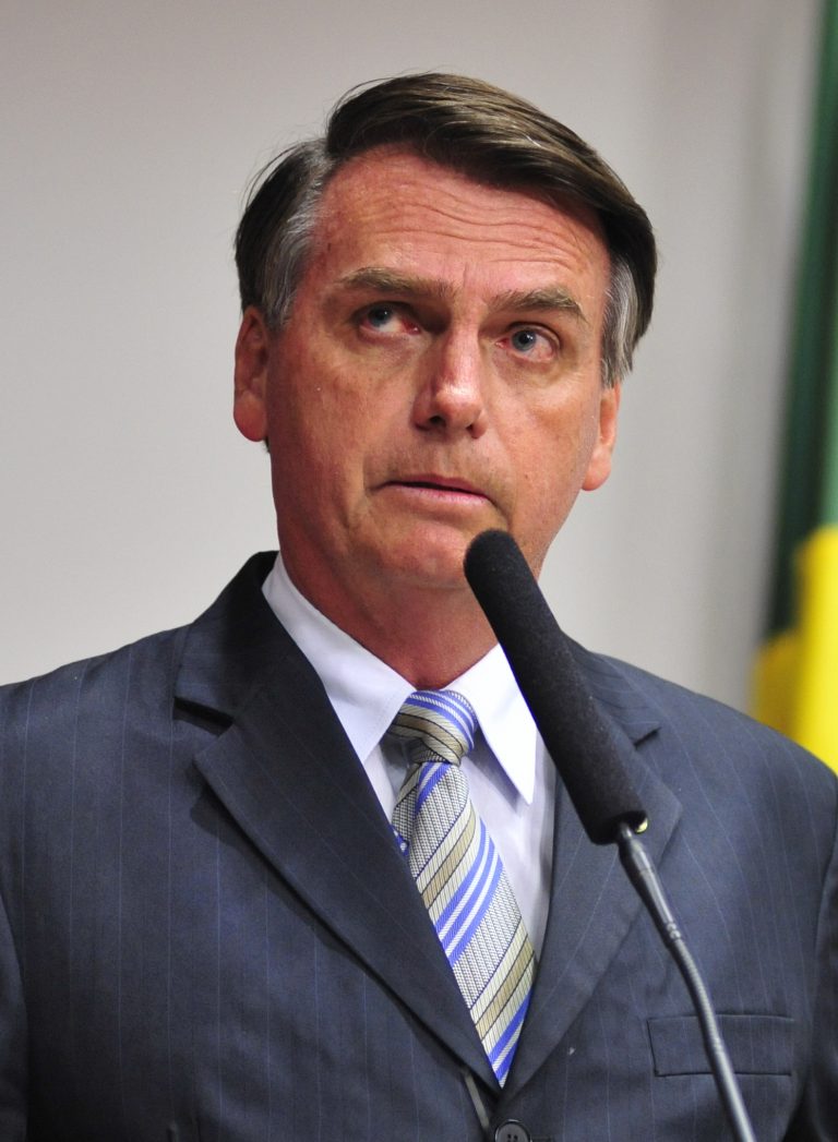 Levantamento XP/Ipespe de setembro mostra que Bolsonaro volta a ter avaliação positiva maior que negativa.