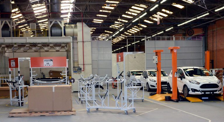 Decisão da Ford é alerta para a redução urgente do Custo Brasil, diz CNI