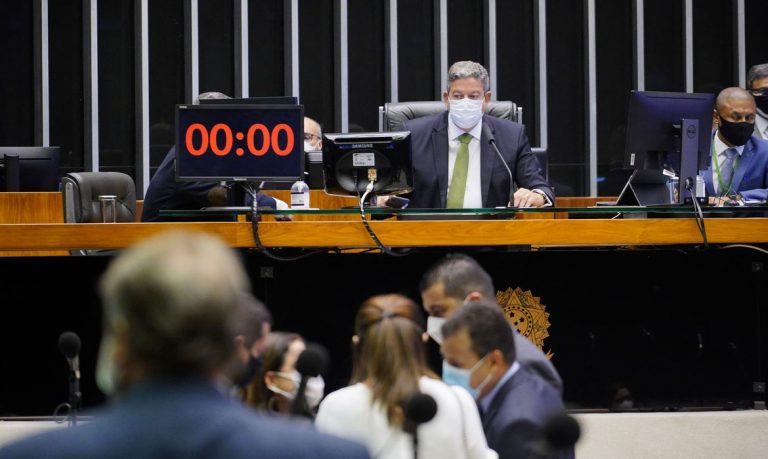 Projeto de Lei (PL) 795/2 prorroga o auxílio emergencial de trabalhadores do setor da cultura em razão da pandemia da covid-19.