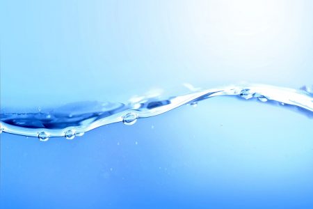 A importância da limpeza de linhas de água purificada nas indústrias