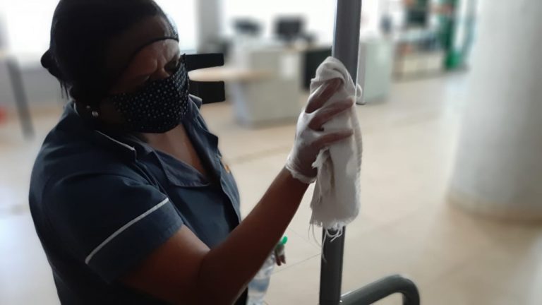 Hotéis seguem normas de proteção contra a COVID-19