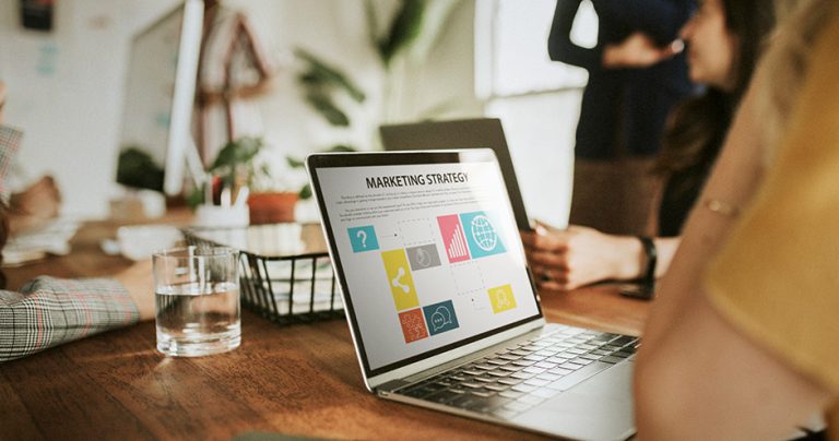 Novo comportamento do consumidor reforça a importância do profissional de social media para as empresas