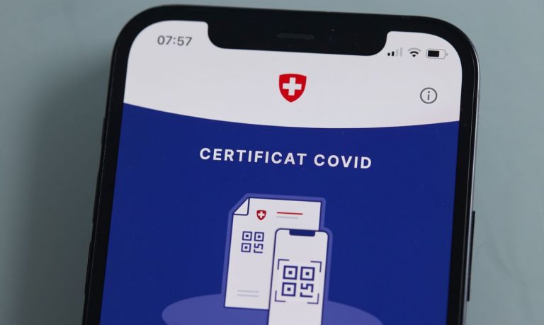 O regulamento que institui o novo certificado digital Covid-19 da União Europeia (UE) foi assinado nesta segunda-feira (14) em Bruxelas, na Bélgica.