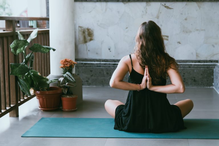 A professora diz que a procura pela prática do yoga durante a quarentena é porque o período contribuiu para que as pessoas se voltassem mais para o seu interior, já que foram aconselhadas a se isolar em casa, por causa do contágio da covid-19.