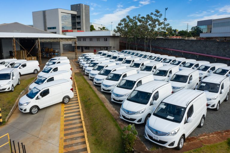 Emplacamento de veículos elétricos bate recorde no Brasil no mês de junho