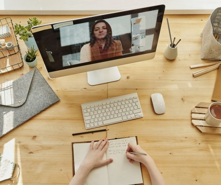 Trabalho híbrido pós-pandemia impulsiona a compra de  franquias home office
