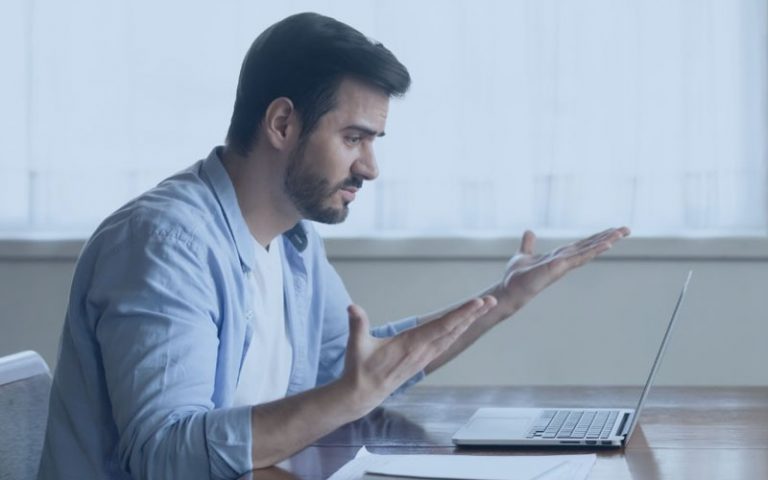 Atitudes que comprometem a saúde financeira