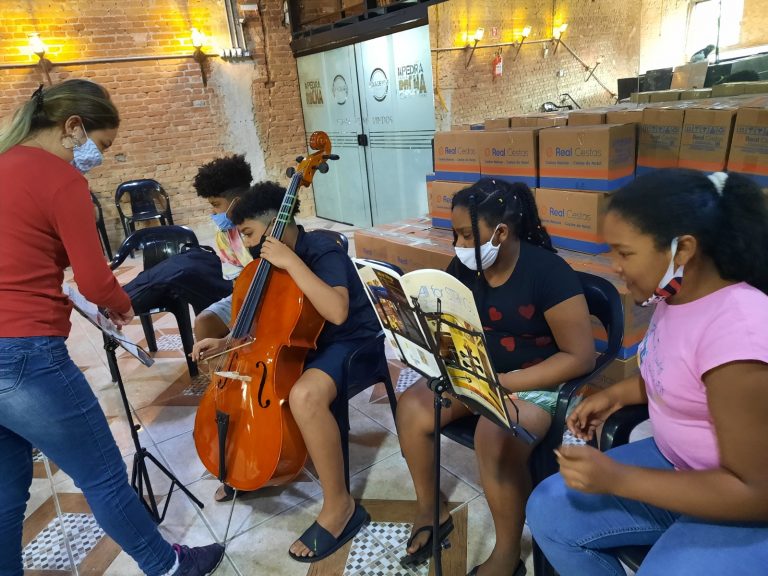 Orquestra Jovem Social:  música como esperança para crianças da Cracolândia