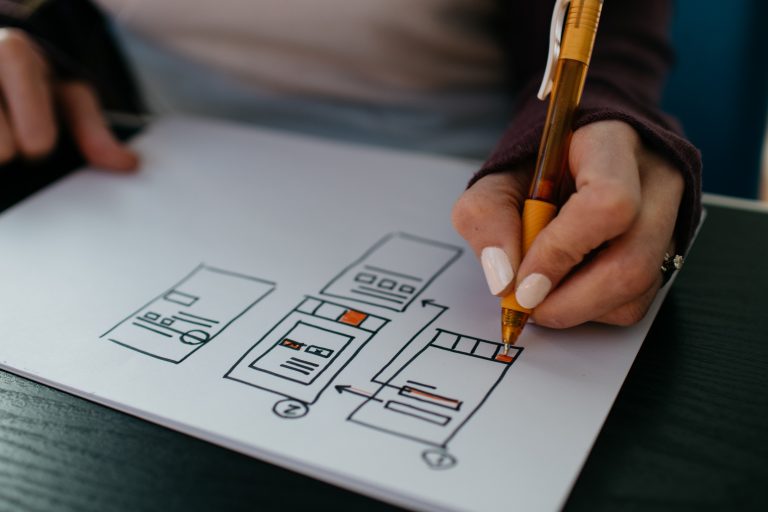 A Gebit é uma fábrica de software e aplicativos customizados, fundada em 2014 em Curitiba (PR) com filial em São Paulo. É comandada pelos sócios Filipe Ferrarini Gevaerd e João Paulo Zerek Hespanha, que juntos possuem mais de 25 anos de experiência no mercado.