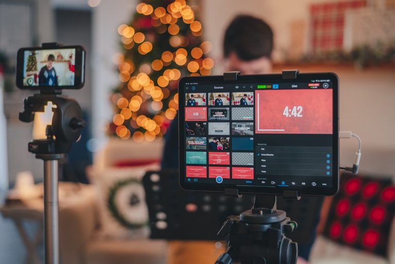 A empresa que pretende promover uma live commerce não, necessariamente, precisa ser uma grande marca.