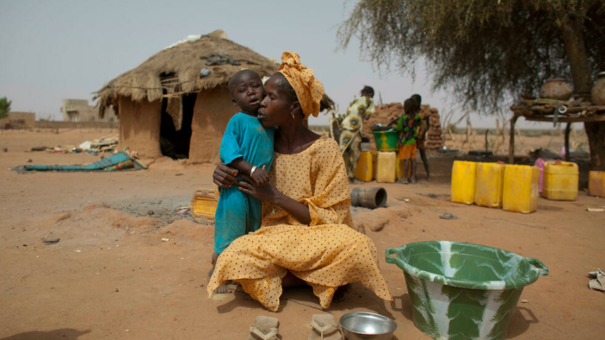 La région du Sahel subit l’une des crises alimentaires les plus préoccupantes dans le monde, avec actuellement 1,6 million d’enfants souffrant de malnutrition aiguë. AP - Rebecca Blackwell