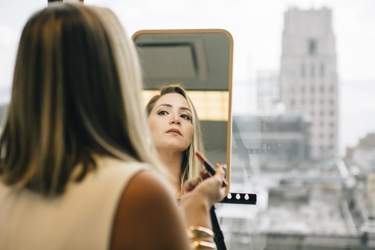 Segundo estudo, grande parte das mulheres têm problemas com a autoestima