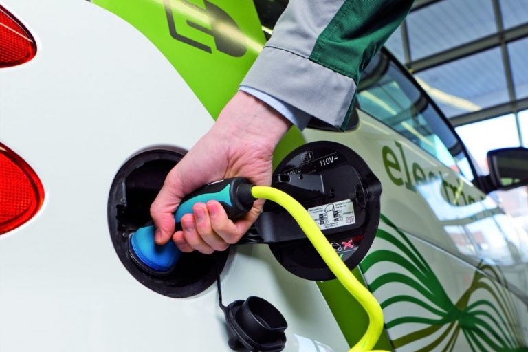 Novas soluções para recarga de veículos elétricos mantêm estações de serviço ativas
