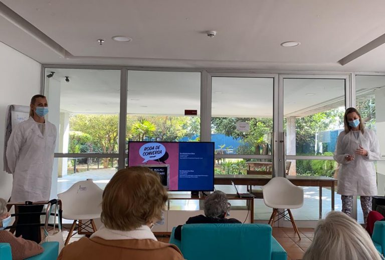 Julho Neon – Cora Residencial Senior promove atividades em prol da saúde bucal