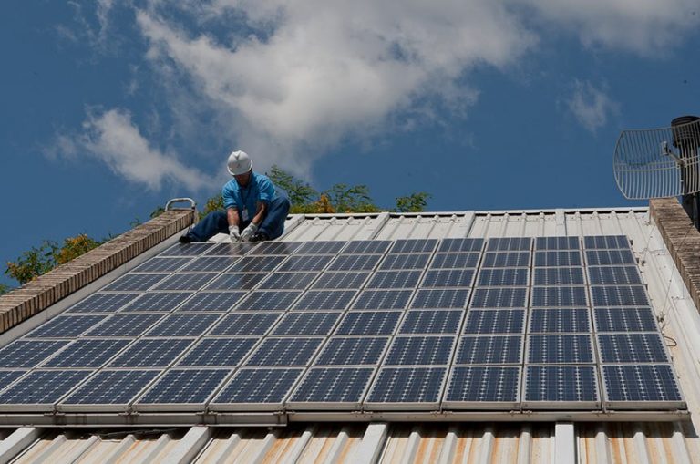Cresce investimento em sistemas de geração de energia solar