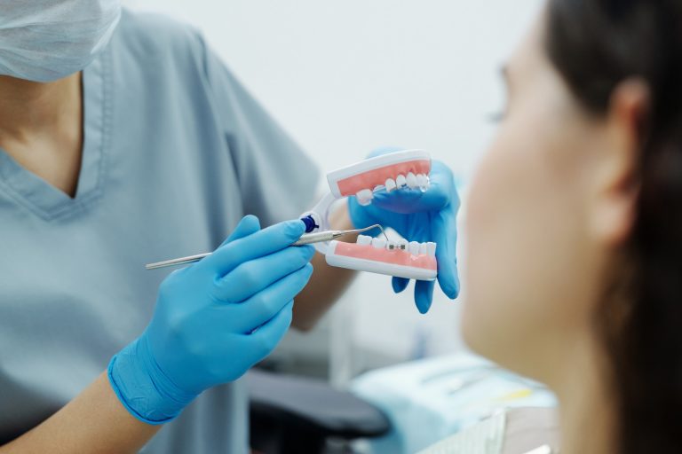 Cirurgiões-dentistas atuam no combate ao tabagismo