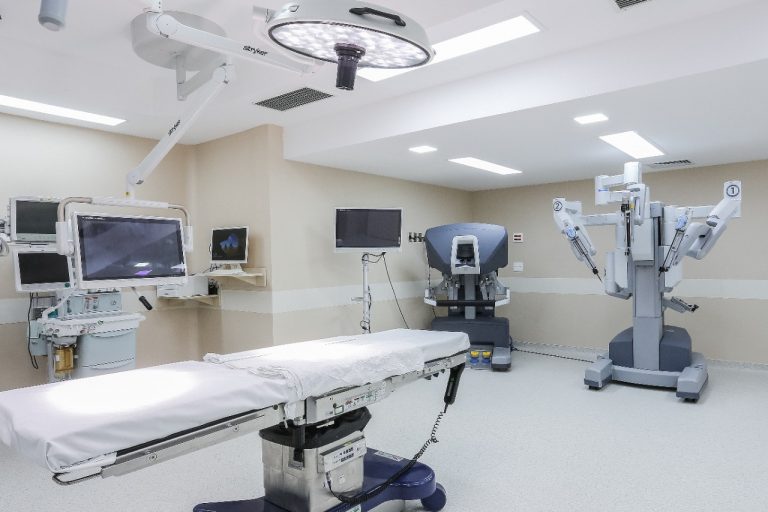Niterói ganha serviço de cirurgia robótica