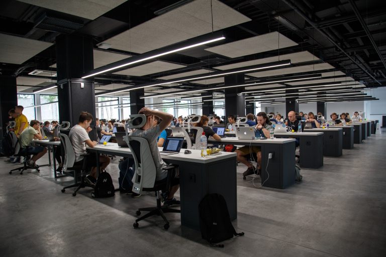 Setor de serviços financeiros cresce com o aumento da inadimplência no Brasil