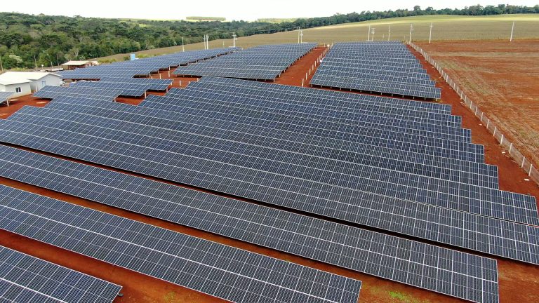 Busca por economia aumenta a procura por aluguel de usinas fotovoltaicas no Brasil