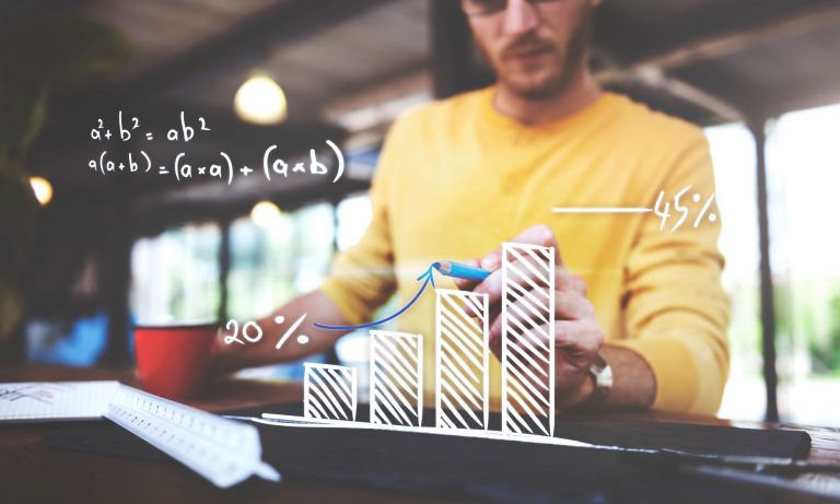 Seguros e franquias: em alta, setores podem ser alternativa para empreendedores
