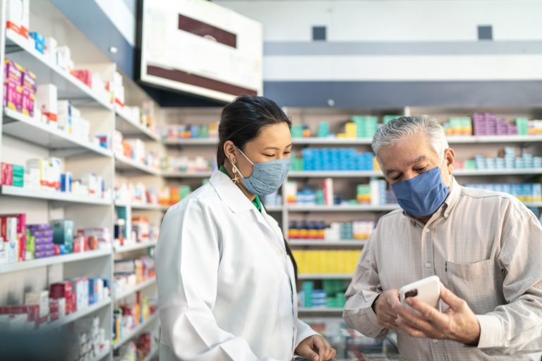 Brasileiros têm menos de 15 reais por mês para comprar medicamentos prescritos