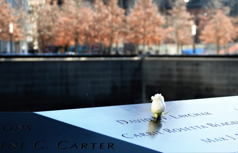 O Bureau Federal de Inteligência dos Estados Unidos (FBI, na sigla em inglês) divulgou no sábado (11) o primeiro documento relacionado à investigação dos ataques de 11 de setembro de 2001 e às alegações de apoio do governo saudita aos sequestradores, após uma ordem executiva do presidente norte-americano, Joe Biden.