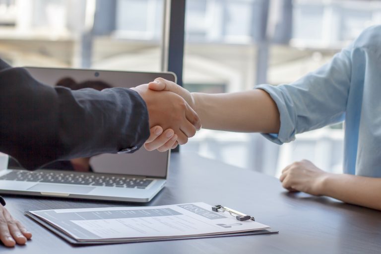Vendedores externos têm direito de receber horas extras?