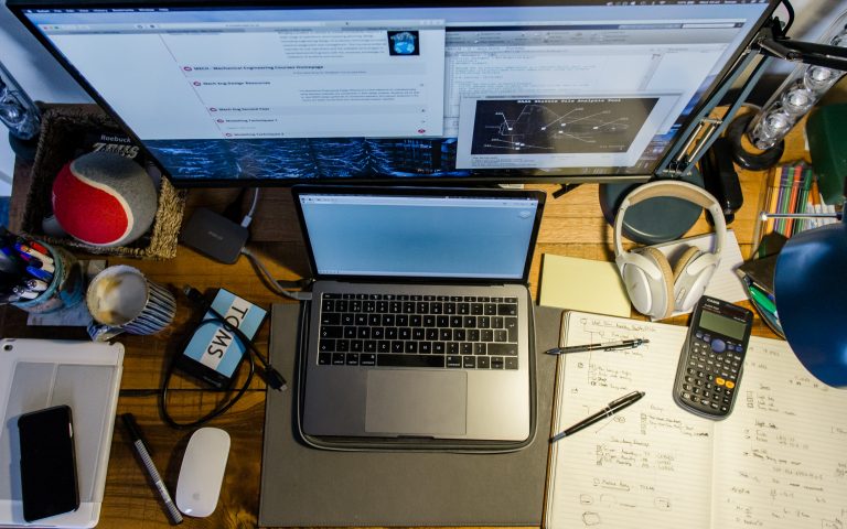 A tecnologia é um recurso que permeia todas as áreas das empresas, desta forma, enxergar o service desk como um departamento (ITSM) é reduzir um entendimento estratégico que esta área de fato possui.