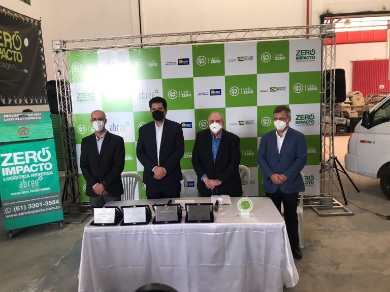 ABREE e Distrito Federal (Sema) assinam acordo para reciclagem de eletrônicos