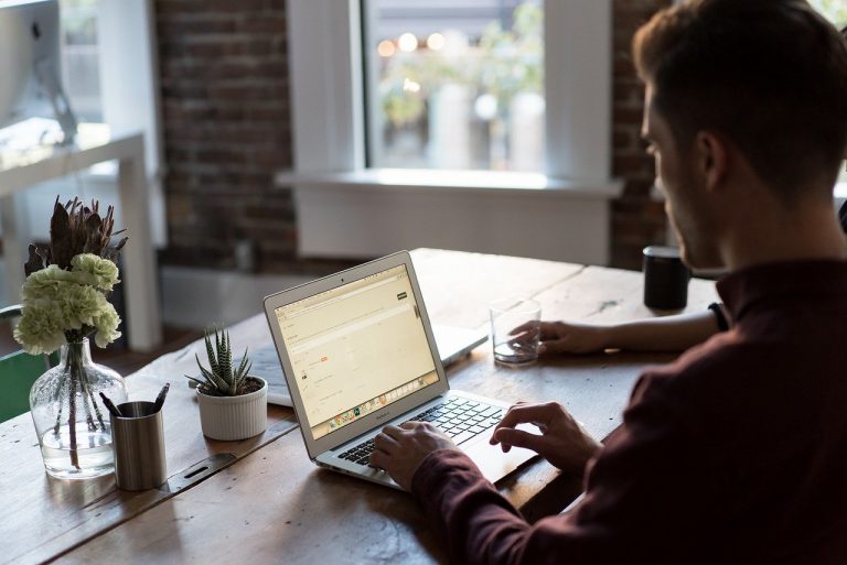 Cresce uso da tecnologia no trabalho em equipe e Work OS tem nova funcionalidade