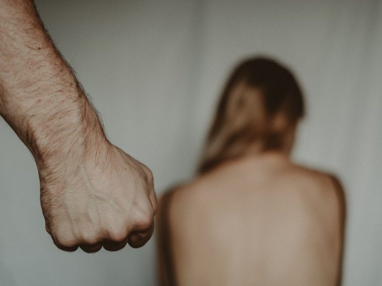 Uma mulher é agredida a cada oito minutos no Brasil segundo Datafolha