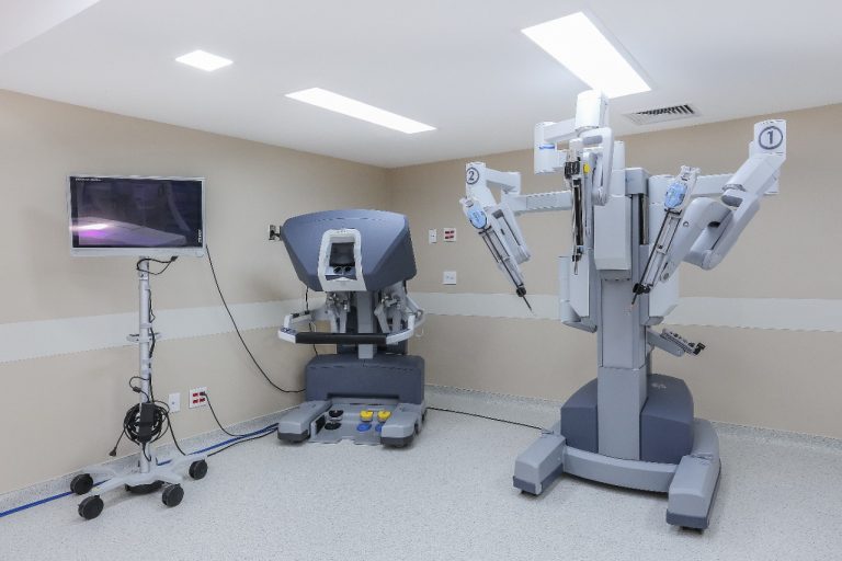 Cirurgia robótica traz benefícios para médicos e pacientes