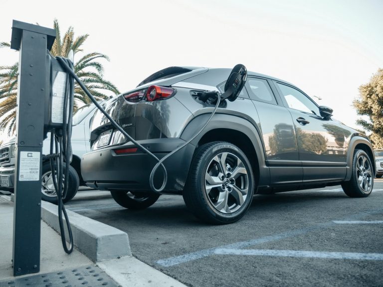 Cresce a procura por veículos elétricos no Brasil