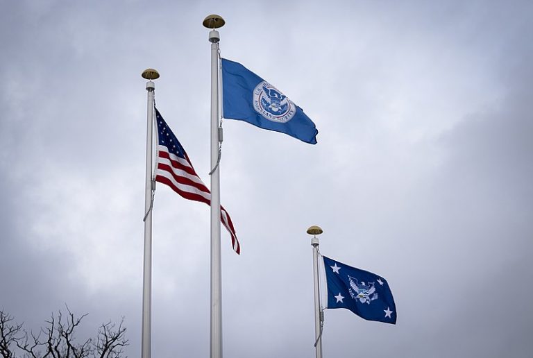 No EUA, DHS divulga novas instruções de prisão e deportação de imigrantes