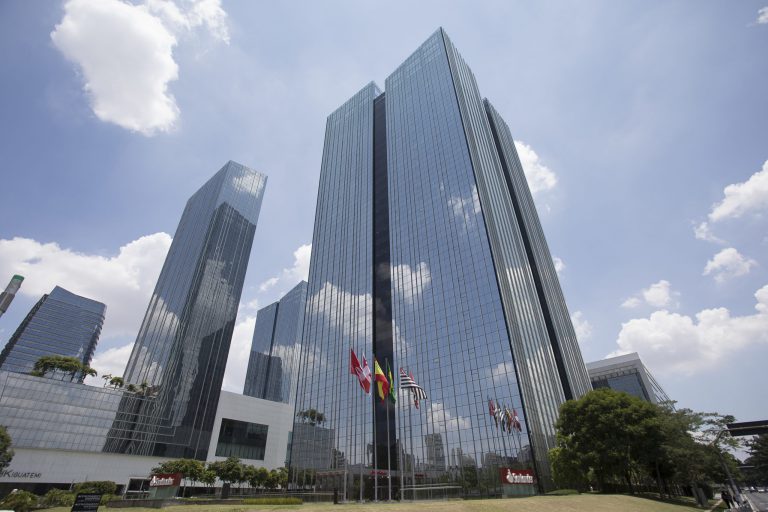 Com R$ 20 bilhões em estoque, COE  atrai investidor brasileiro