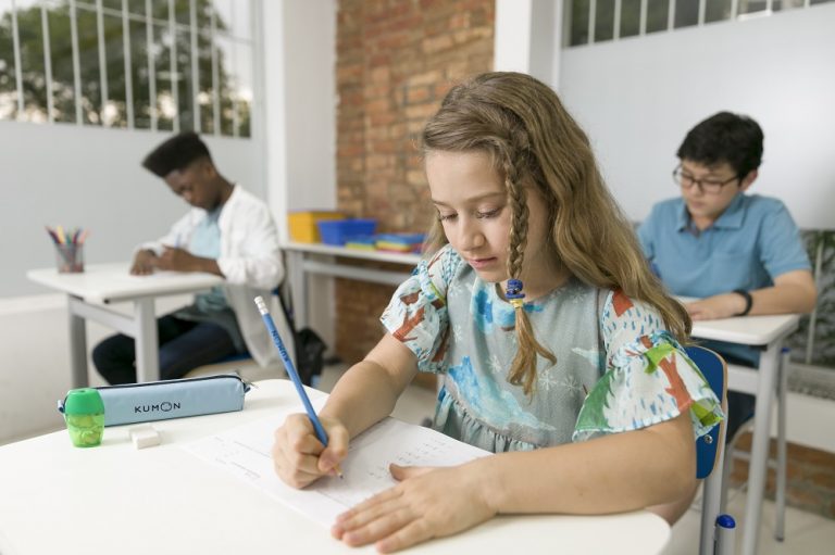 Famílias investem em educação com foco no rendimento escolar das crianças